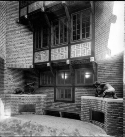 Robinson-Crusoe-Haus, Fassade Böttcherstraße, Aquarien (1931-1944)