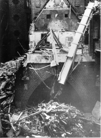Zerstörung 1942, Giebel Haus St. Petrus