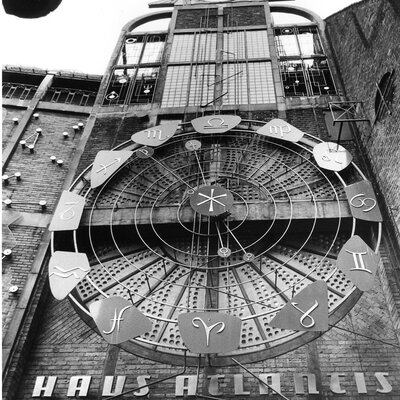 Haus Atlantis, Planetenuhr frontal 1954-64