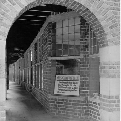HAG-Haus vor 1944, außen, Arkaden nS
