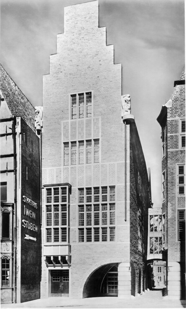 Robinson-Crusoe-Haus, Fassade Martinistraße (1931-1944)